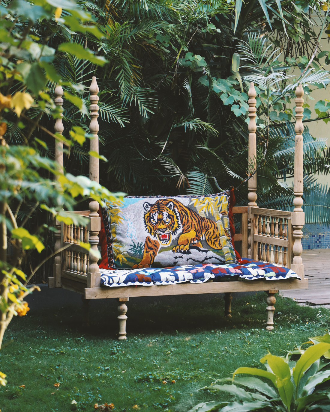 Janu Sofa