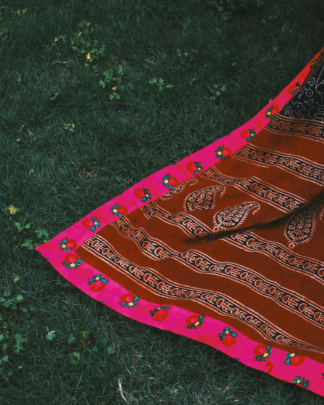 Aman Kay Rang silk doshala throws