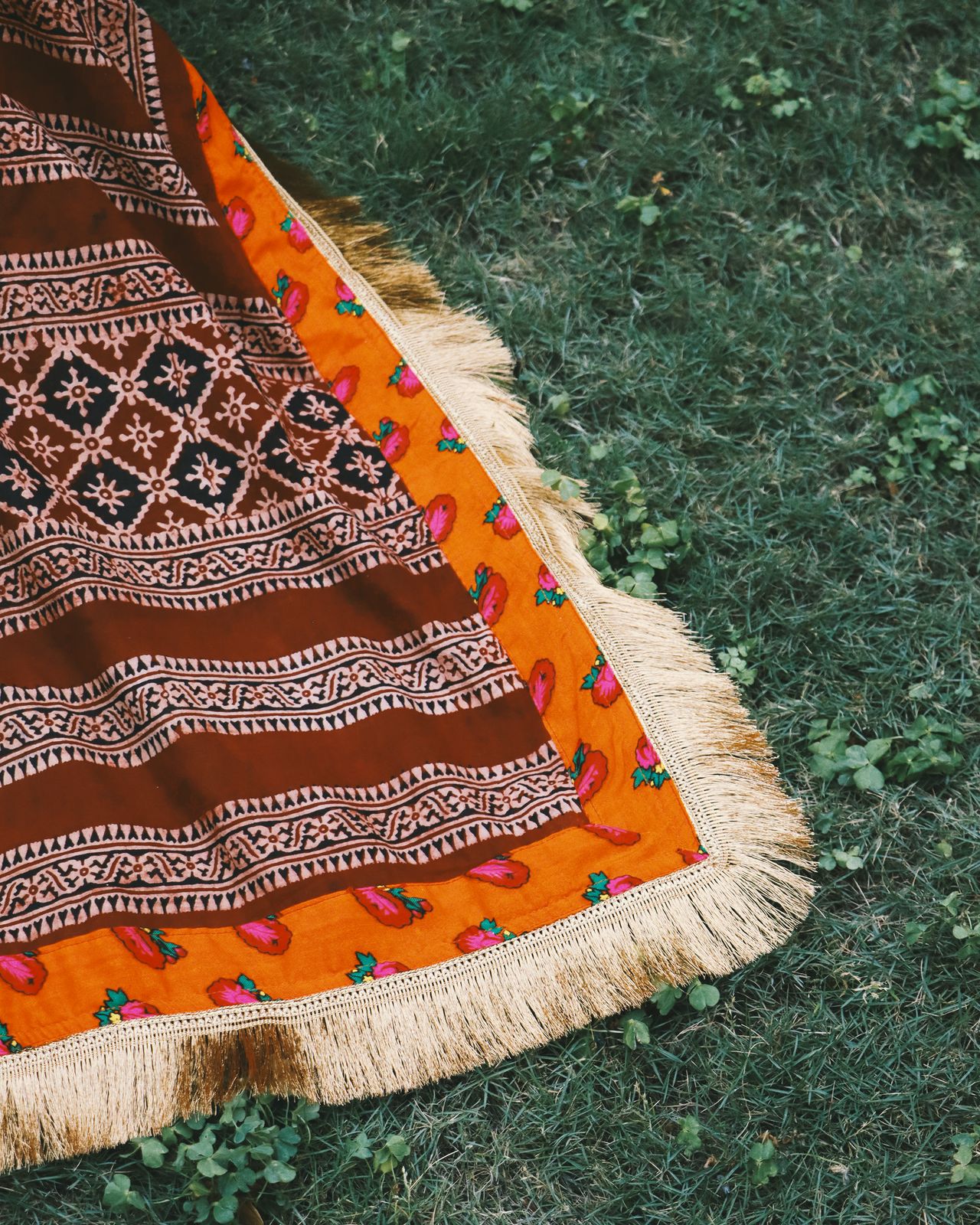 Aman Kay Rang silk doshala throws