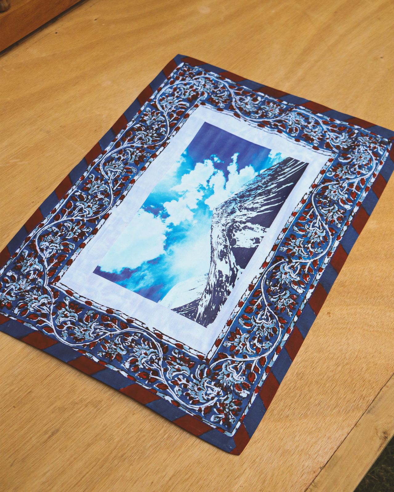 Golmohar Skardu Table set